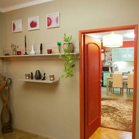 Lovely In Sweet Flat *