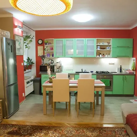 Проживание в семье Lovely In Sweet Flat *